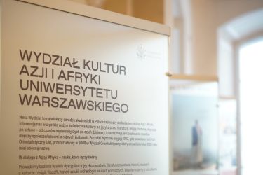 W dialogu z Azją i Afryką – nauka, która łączy światy. Wystawa prezentująca dorobek naukowy Wydziału Kultur Azji i Afryki UW